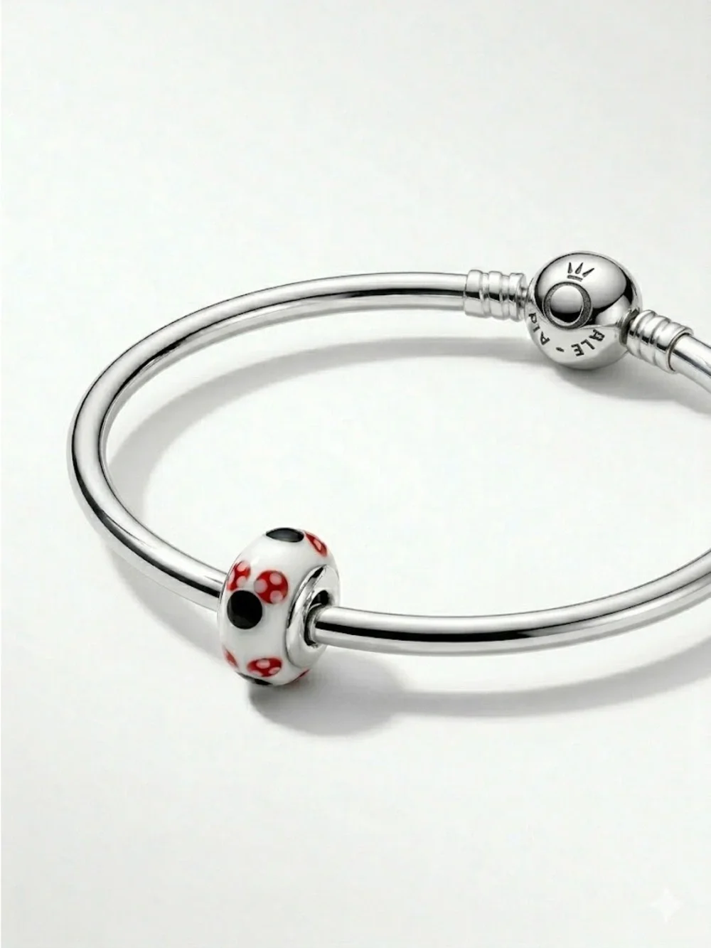 New Minnie Mouse Murano Charm